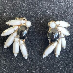 Vintage Weiss White and Black Gold-Tone Cluster Clip-On Earrings - Women Jewelry